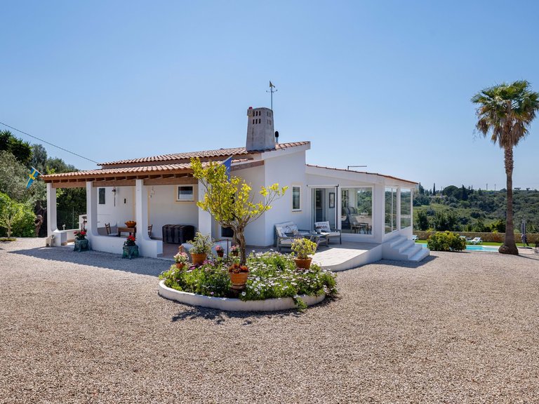Villa for Sale in Silves, Algarve, Portugal 1