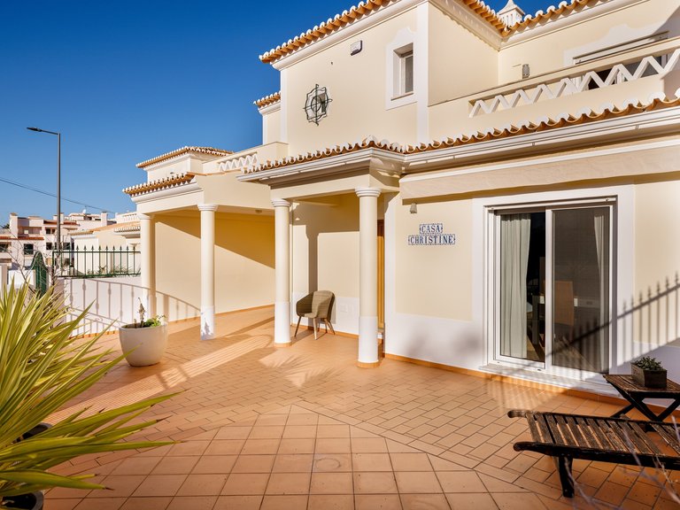 Villa for Sale in Lagoa, Algarve, Portugal 1