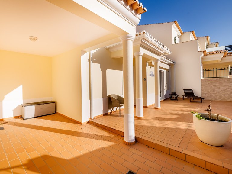 Villa for Sale in Lagoa, Algarve, Portugal 9