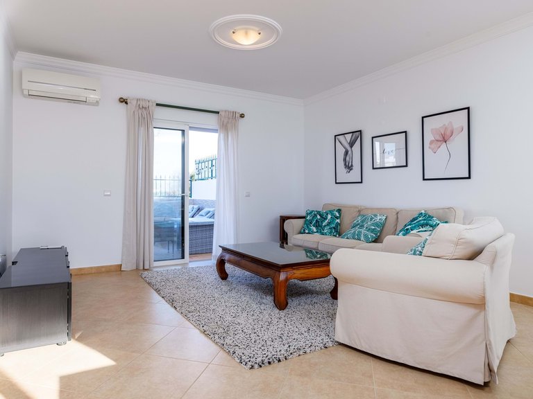 Villa for Sale in Lagoa, Algarve, Portugal 13