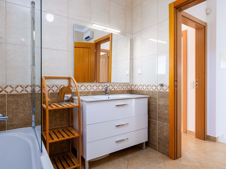 Villa for Sale in Lagoa, Algarve, Portugal 26