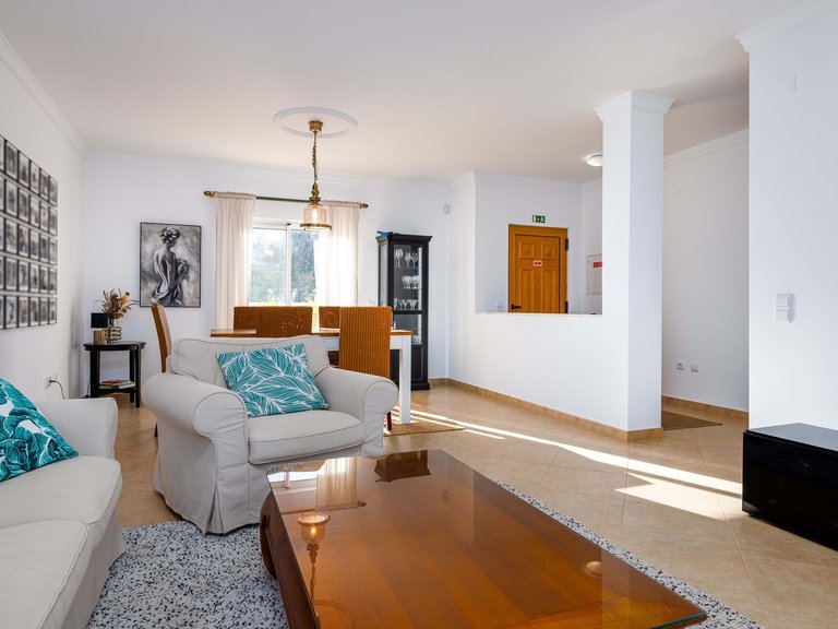 Villa for Sale in Lagoa, Algarve, Portugal 18