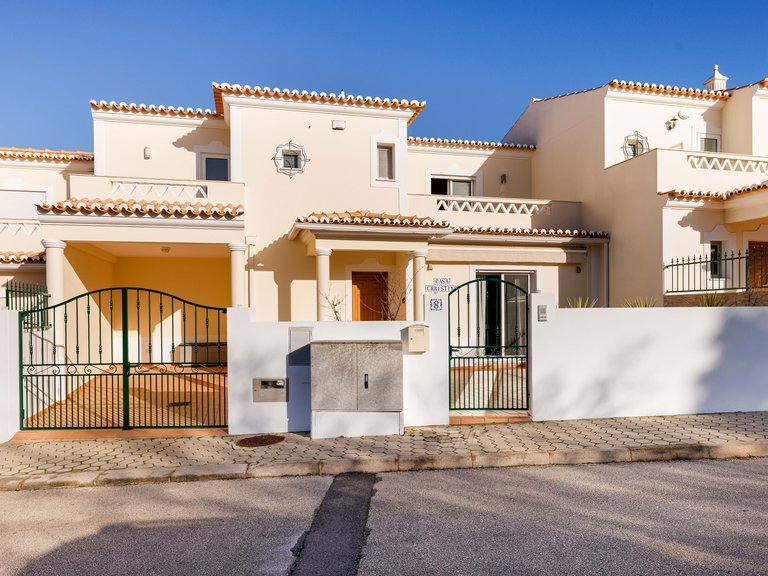 Villa for Sale in Lagoa, Algarve, Portugal 2