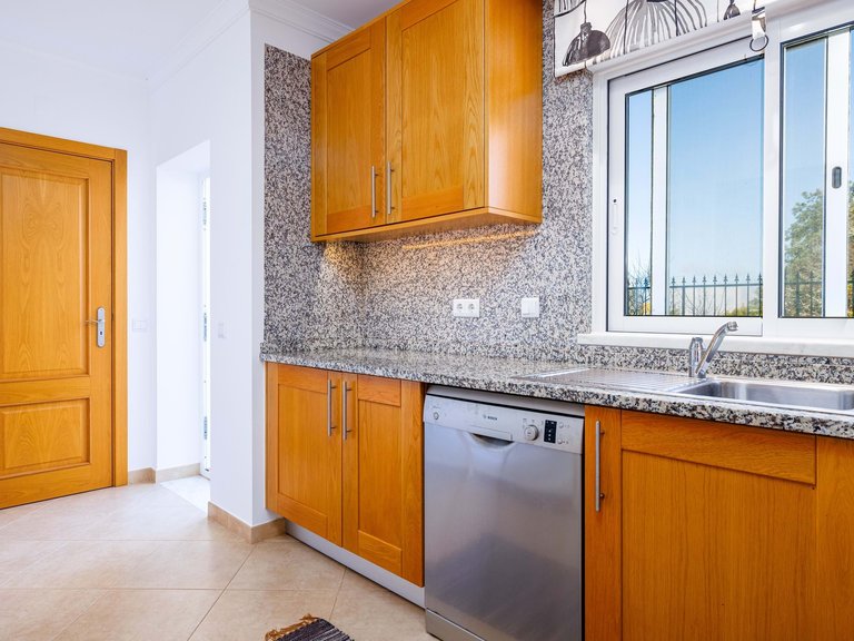 Villa for Sale in Lagoa, Algarve, Portugal 20