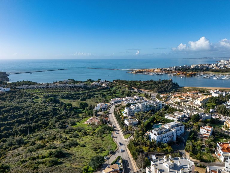 Villa for Sale in Lagoa, Algarve, Portugal 39