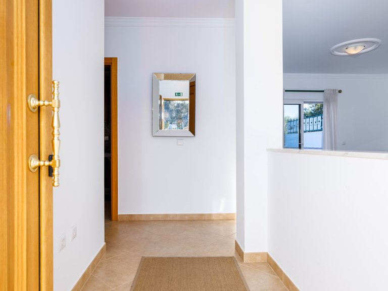 Villa for Sale in Lagoa, Algarve, Portugal 10