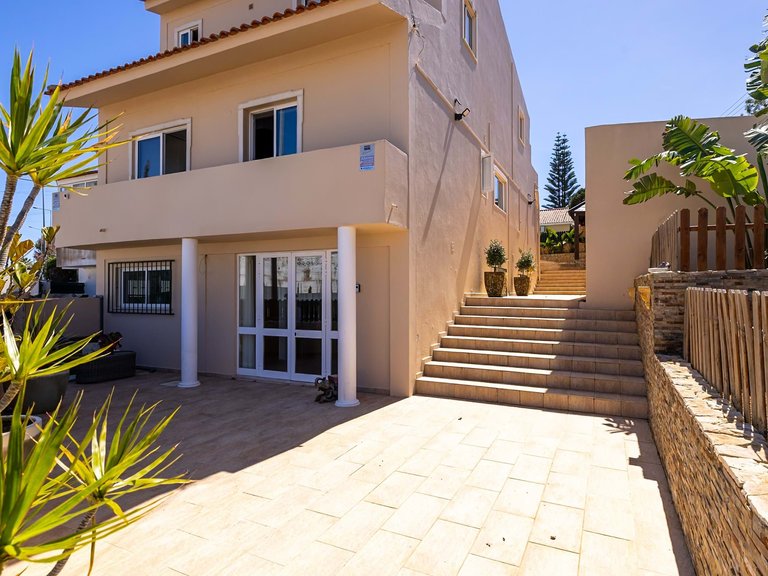 Villa for Sale in Albufeira, Algarve, Portugal 1