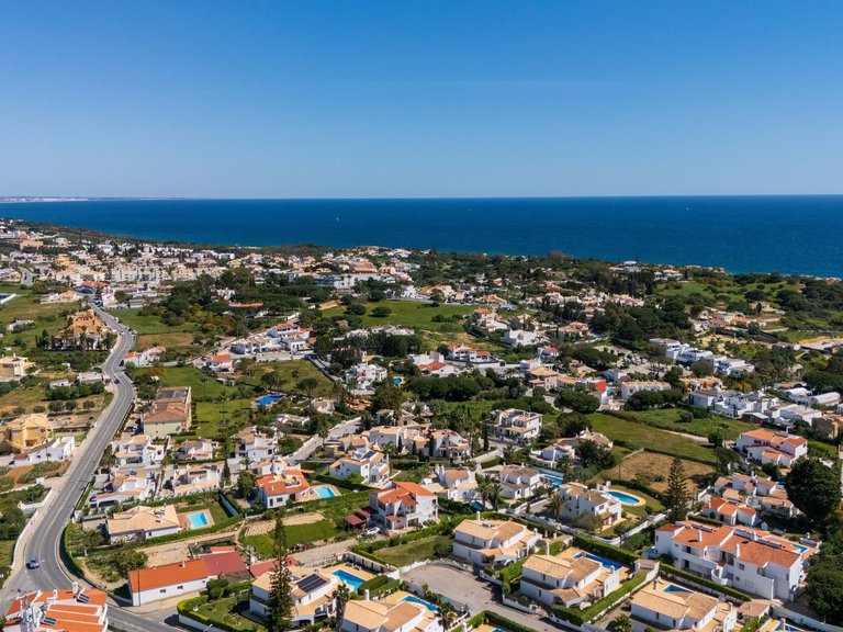 Villa for Sale in Albufeira, Algarve, Portugal 60