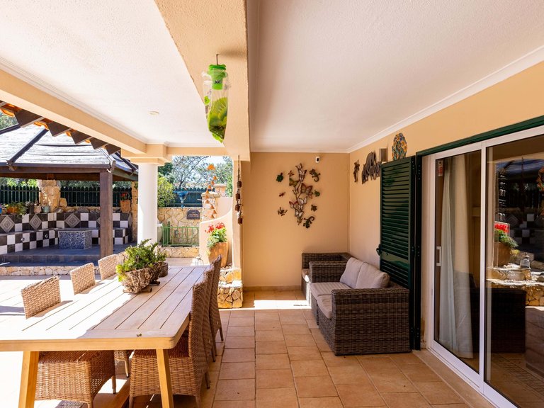 Villa for Sale in Albufeira, Algarve, Portugal 2