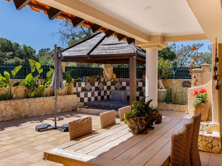Villa for Sale in Albufeira, Algarve, Portugal 3