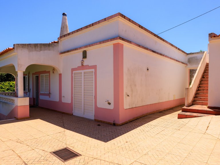 Villa for Sale in Silves, Algarve, Portugal 4