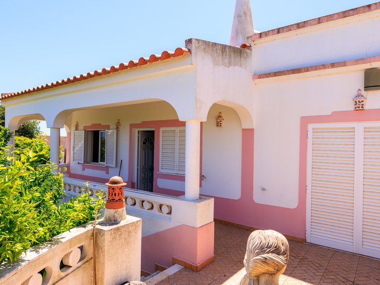 Villa for Sale in Silves, Algarve, Portugal 2