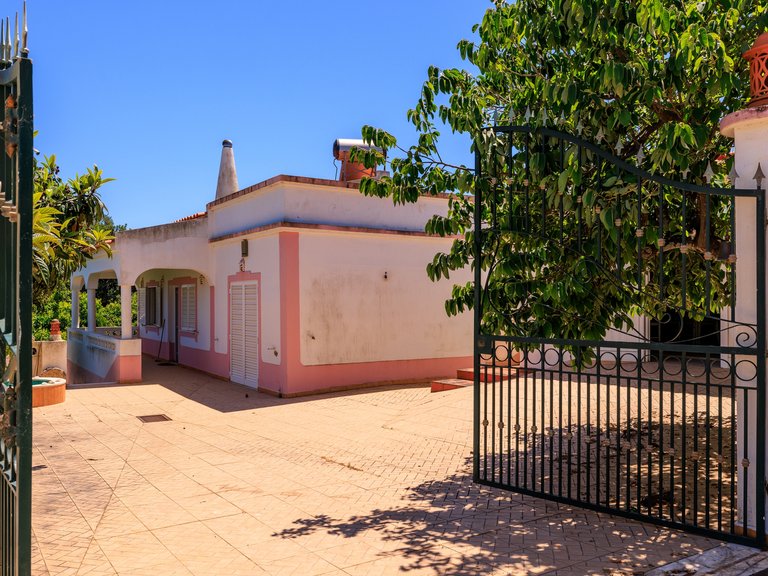 Villa for Sale in Silves, Algarve, Portugal 1