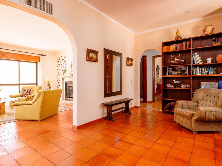 Villa for Sale in Portimão, Algarve, Portugal 18