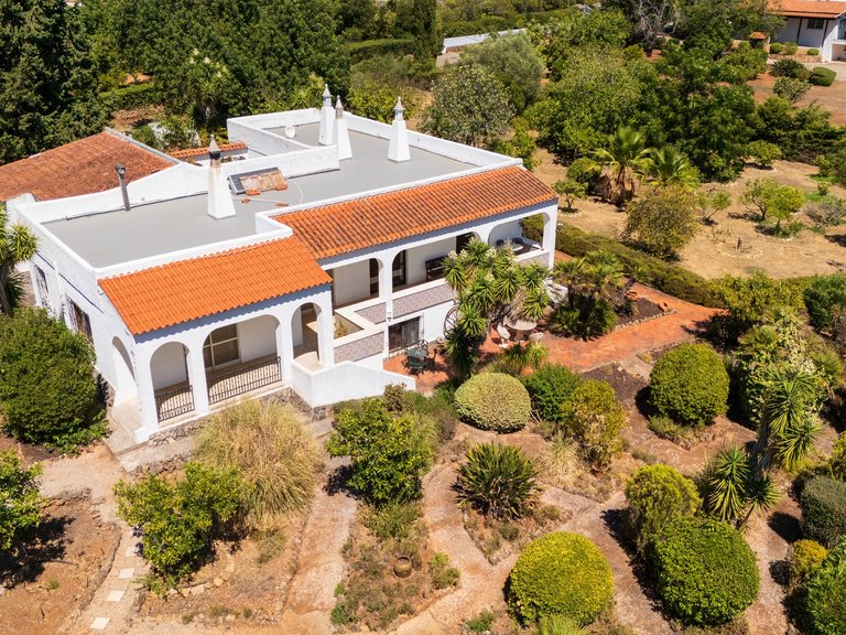 Villa for Sale in Portimão, Algarve, Portugal 3