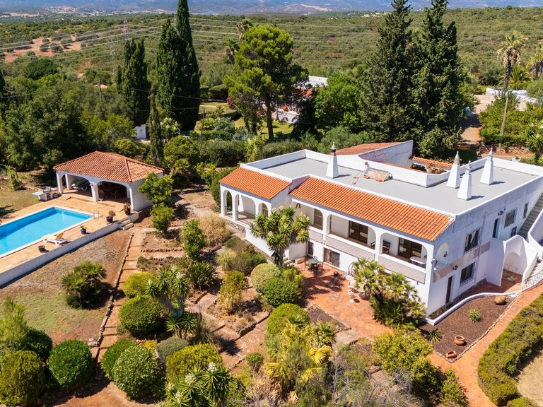 Villa for Sale in Portimão, Algarve, Portugal 1