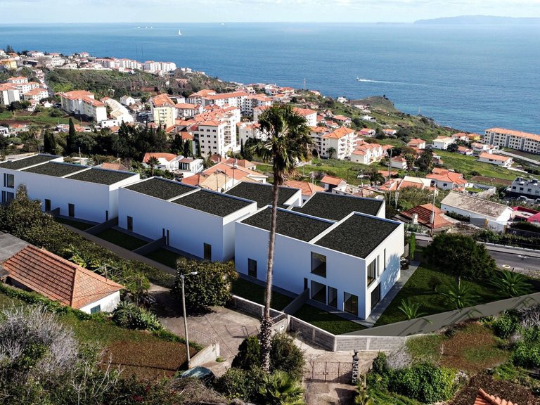 Villa for Sale in Santa Cruz, Ilha Da Madeira, Portugal 4
