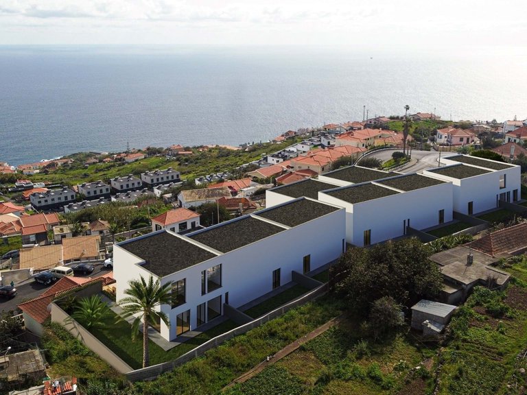 Villa for Sale in Santa Cruz, Ilha Da Madeira, Portugal 4