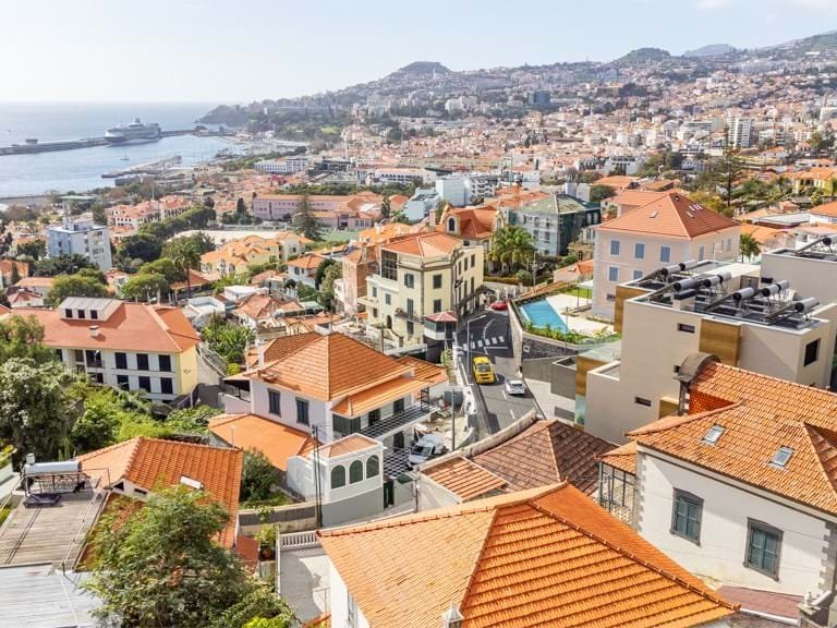 Villa for Sale in Funchal, Ilha Da Madeira, Portugal 7