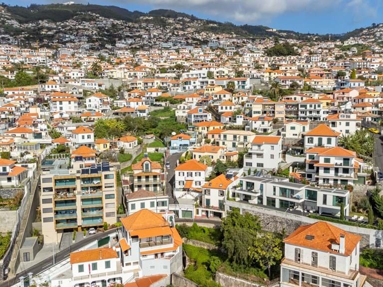 Villa for Sale in Funchal, Ilha Da Madeira, Portugal 10