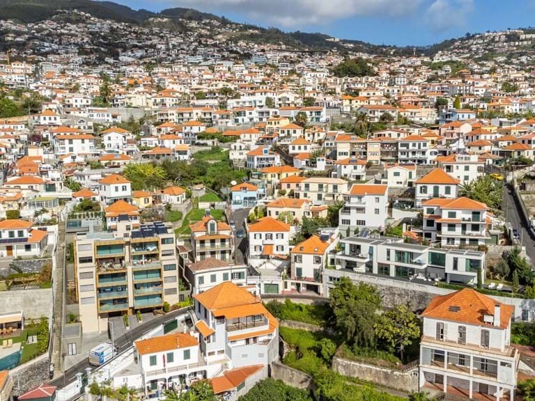 Villa for Sale in Funchal, Ilha Da Madeira, Portugal 8