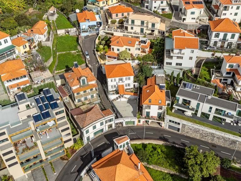 Villa for Sale in Funchal, Ilha Da Madeira, Portugal 3