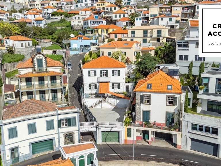 Villa for Sale in Funchal, Ilha Da Madeira, Portugal 1