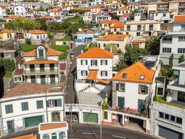 Villa for Sale in Funchal, Ilha Da Madeira, Portugal 11