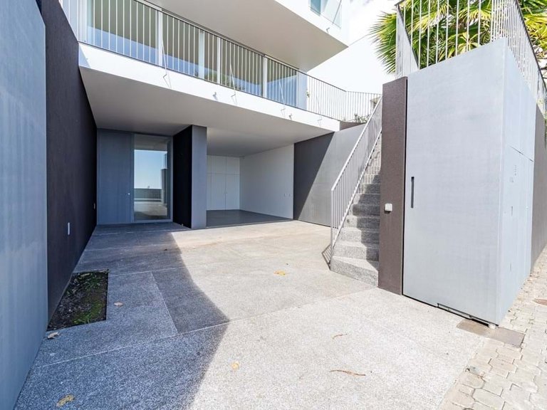 Villa for Sale in Funchal, Ilha Da Madeira, Portugal 5