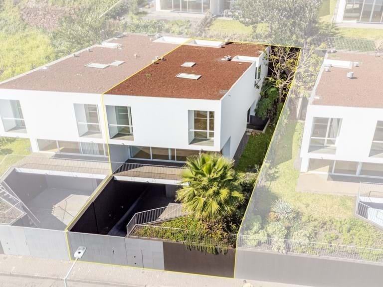 Villa for Sale in Funchal, Ilha Da Madeira, Portugal 4