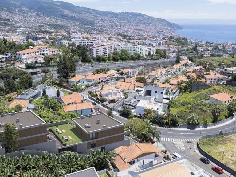 Apartment for Sale in Funchal, Ilha Da Madeira, Portugal 2