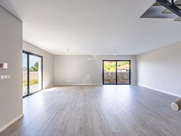 Villa for Sale in Funchal, Ilha Da Madeira, Portugal 4
