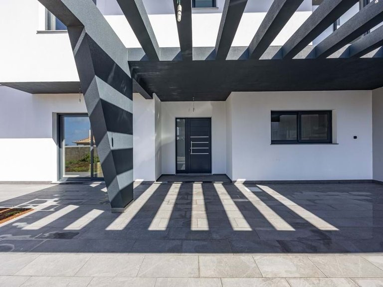 Villa for Sale in Funchal, Ilha Da Madeira, Portugal 2
