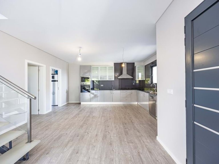 Villa for Sale in Funchal, Ilha Da Madeira, Portugal 3