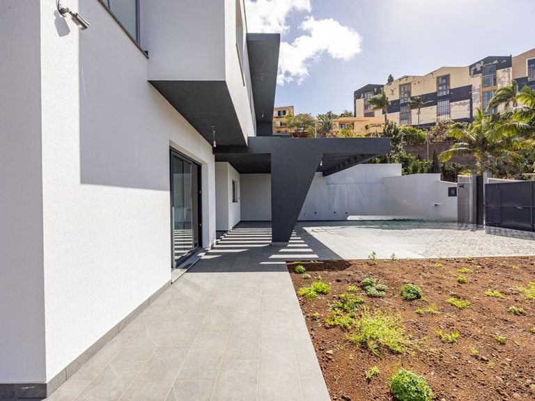 Villa for Sale in Funchal, Ilha Da Madeira, Portugal 22