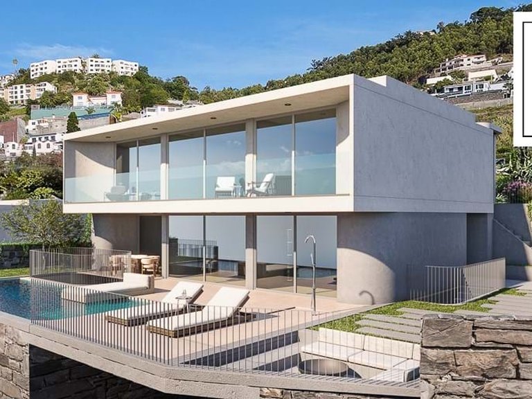 Villa for Sale in Funchal, Ilha Da Madeira, Portugal 1