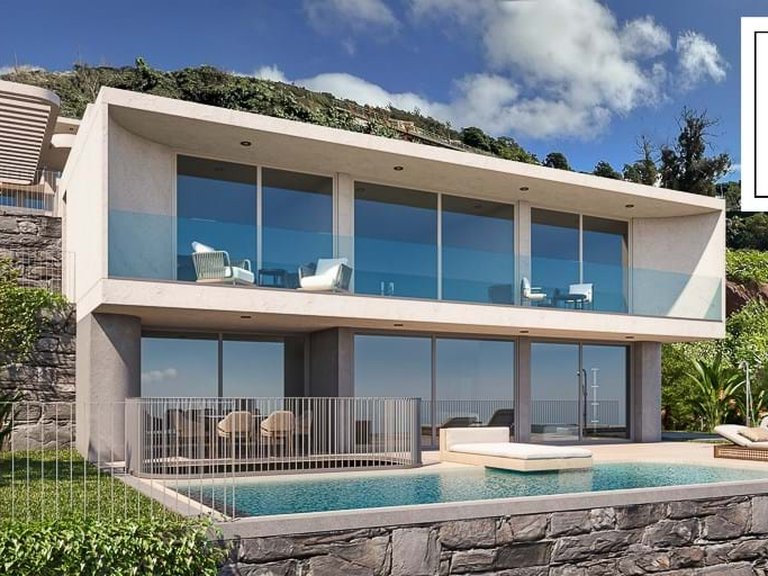 Villa for Sale in Funchal, Ilha Da Madeira, Portugal 1