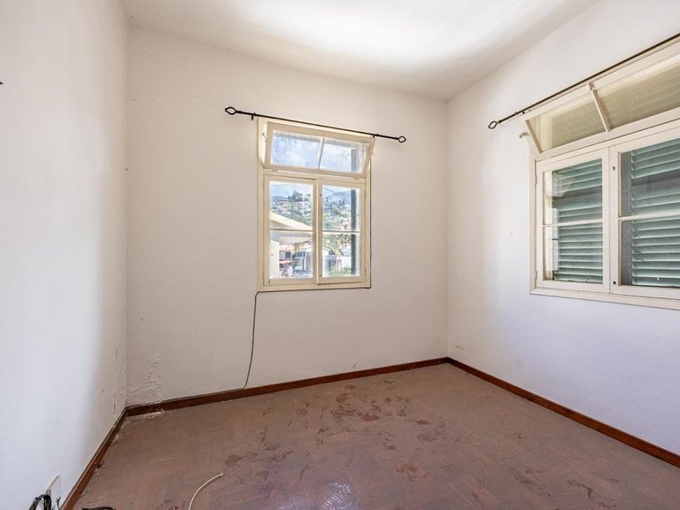 Villa for Sale in Funchal, Ilha Da Madeira, Portugal 5