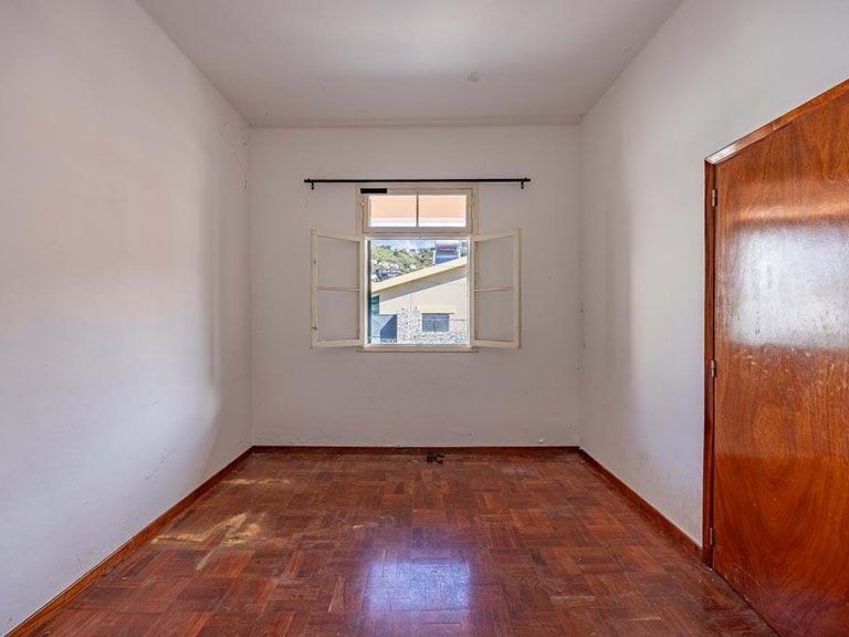 Villa for Sale in Funchal, Ilha Da Madeira, Portugal 2