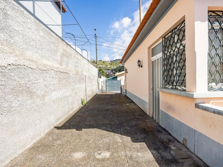 Villa for Sale in Funchal, Ilha Da Madeira, Portugal 14