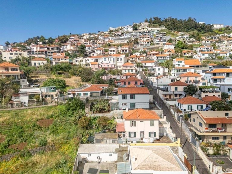 Villa for Sale in Funchal, Ilha Da Madeira, Portugal 17