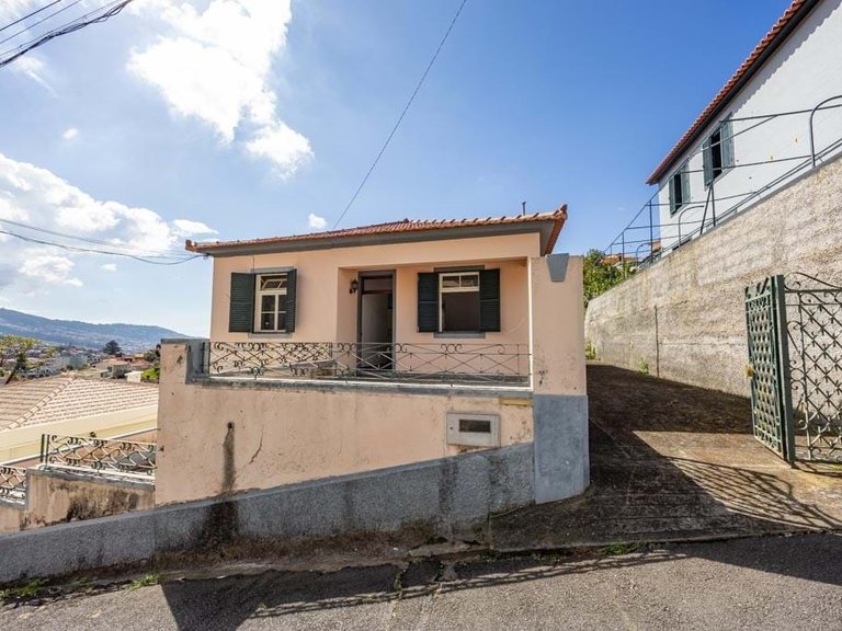 Villa for Sale in Funchal, Ilha Da Madeira, Portugal 11
