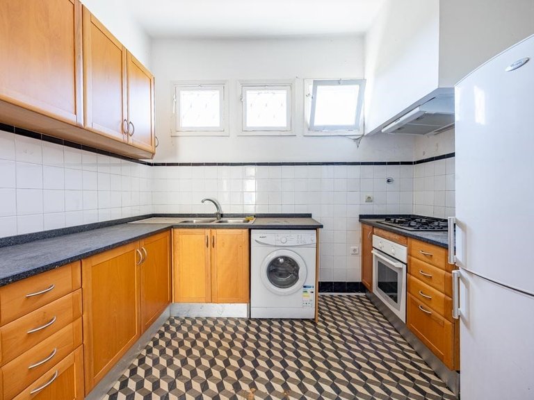 Villa for Sale in Funchal, Ilha Da Madeira, Portugal 1