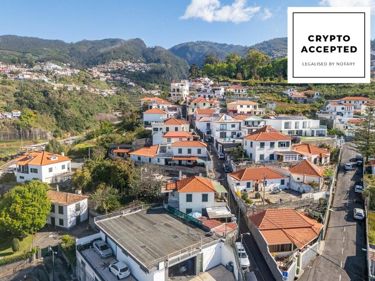 Villa for Sale in Funchal, Ilha Da Madeira, Portugal 1
