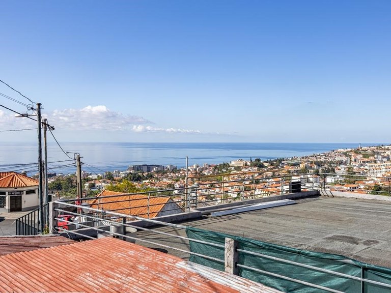 Villa for Sale in Funchal, Ilha Da Madeira, Portugal 3