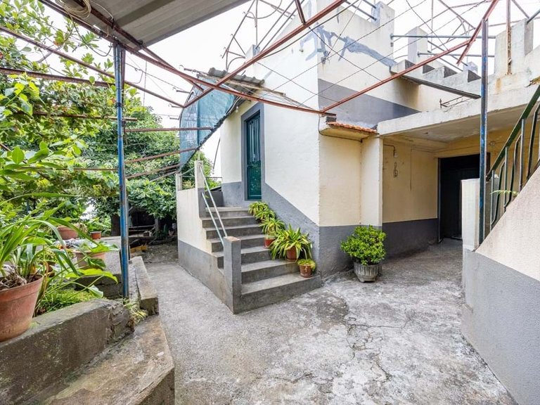Villa for Sale in Calheta, Ilha Da Madeira, Portugal 2