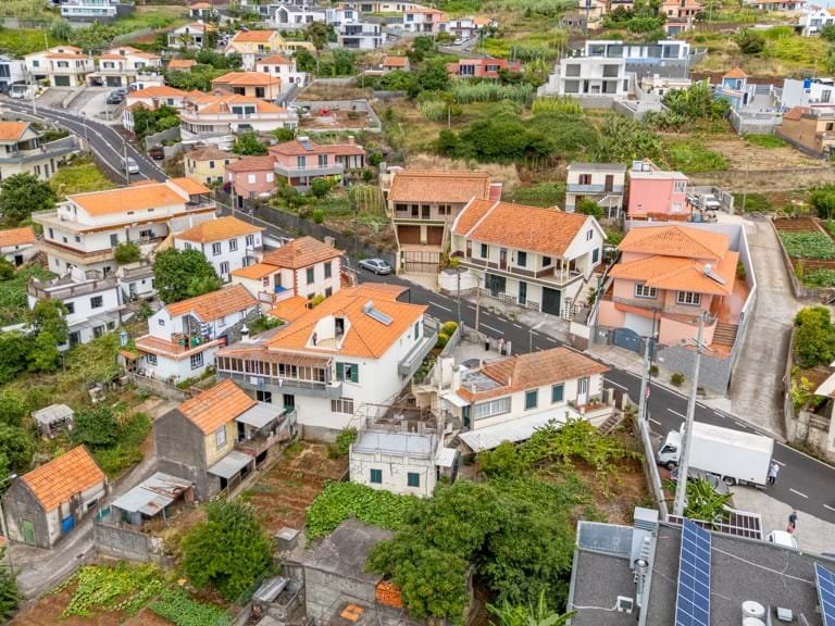 Villa for Sale in Calheta, Ilha Da Madeira, Portugal 12