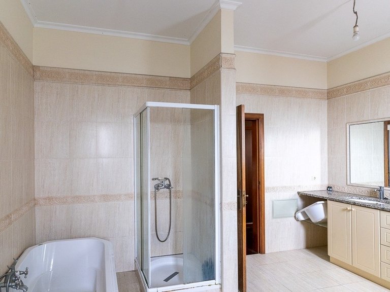 Villa for Sale in Funchal, Ilha Da Madeira, Portugal 27
