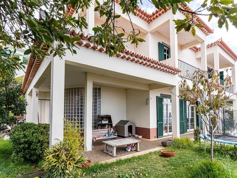 Villa for Sale in Funchal, Ilha Da Madeira, Portugal 2