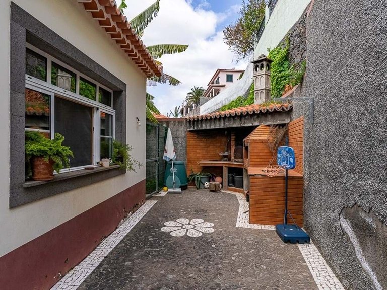 Villa for Sale in Funchal, Ilha Da Madeira, Portugal 9